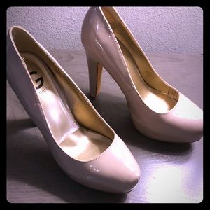 Size 10 Tan patent leather Guess heels